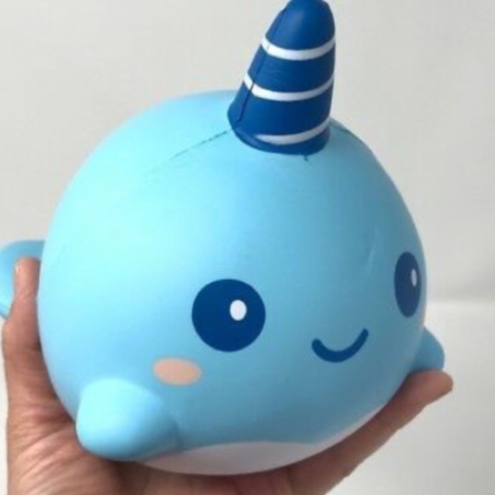Super jumbo ibloom Billie the whale squishy